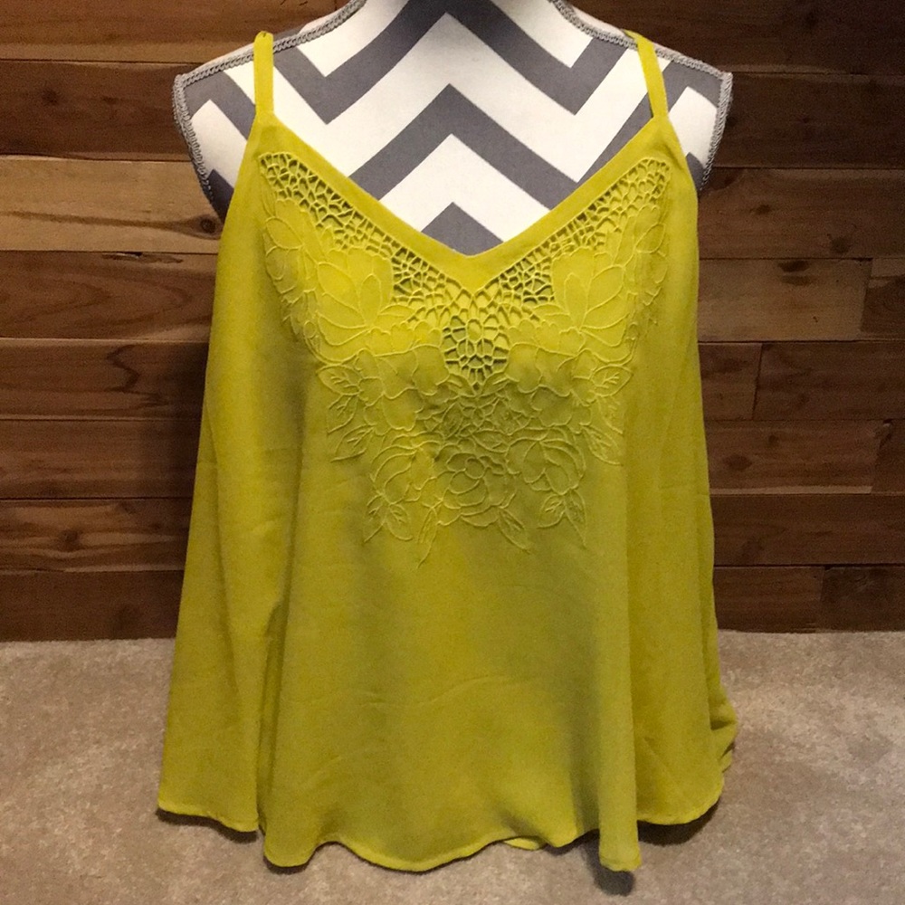 ☀️ Torrid size 0 flowy oversized Yellow Top ☀️